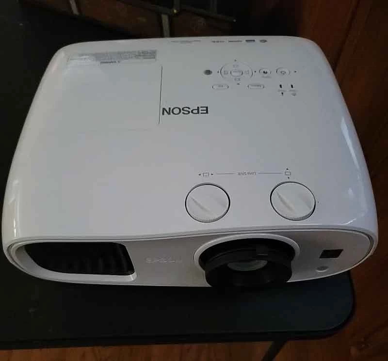 بررسی ویدئو پروژکتور سینمای خانگی اپسون  Epson Home Cinema 3100